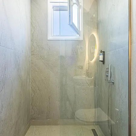Lian 6 * Vlorë